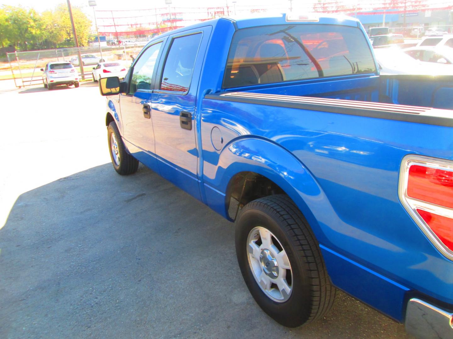 2009 BLUE Ford F-150 (1FTRW12W09F) with an 4.6L V8 OHC FFV engine, 4-Speed Automatic transmission, located at 1815 NE 28th St., Fort Worth, TX, 76106, (817) 625-6251, 32.795582, -97.333069 - Photo#7